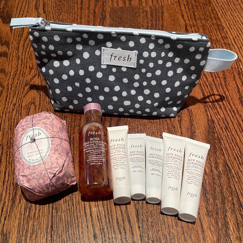 Fresh: (5) Soy Face Cleanser, Rose Deep Hydration Facial Toner, Soap & Bag
